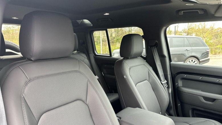 Land Rover Defender 3.0 D350 X-Dynamic SE 110 5dr Auto Diesel Estate